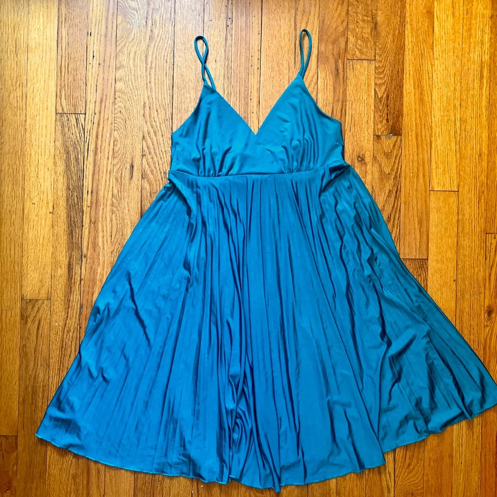 Slinky pleated party dress - Picture 2 of 2